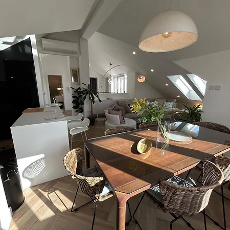 Penthouse Bavis - Brand New Luxurious 3-br - Location In The Center Next To The - Sea View - Buralux Properties *