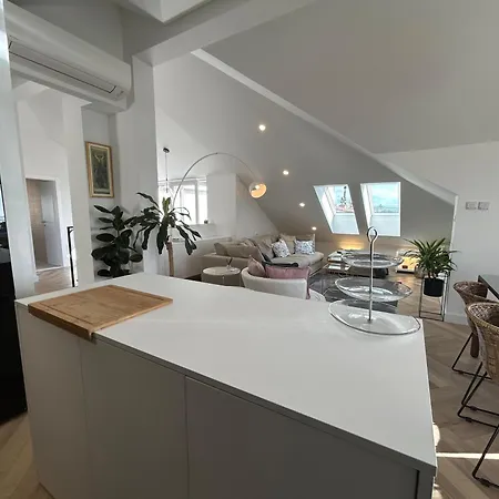 Penthouse Bavis - Brand New Luxurious 3-br - Location In The Center Next To The - Sea View - Buralux Properties Apartman Split