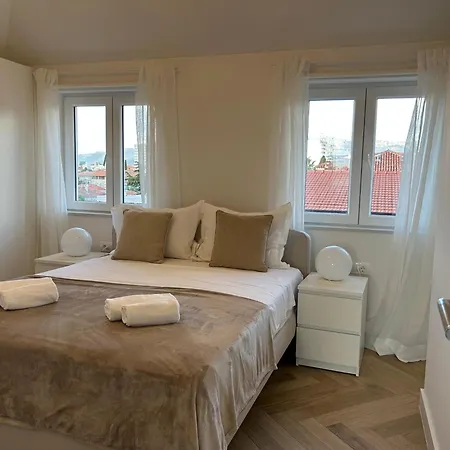 Penthouse Bavis - Brand New Luxurious 3-br - Location In The Center Next To The - Sea View - Buralux Properties Apartman Split