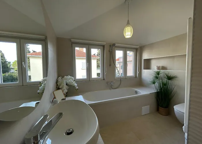 아파트 Penthouse Bavis - Brand New Luxurious 3-br - Location In The Center Next To The - Sea View - Buralux Properties