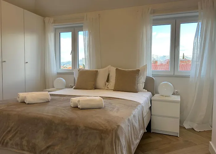 Penthouse Bavis - Brand New Luxurious 3-br - Location In The Center Next To The - Sea View - Buralux Properties *