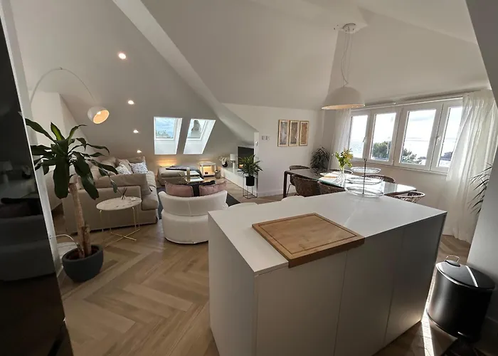 Penthouse Bavis - Brand New Luxurious 3-br - Location In The Center Next To The - Sea View - Buralux Properties 스플리트