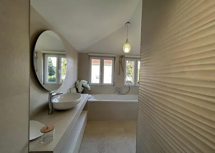 Penthouse Bavis - Brand New Luxurious 3-br - Location In The Center Next To The - Sea View - Buralux Properties *