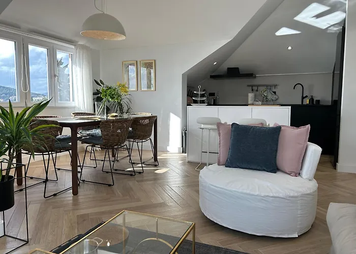 아파트 Penthouse Bavis - Brand New Luxurious 3-br - Location In The Center Next To The - Sea View - Buralux Properties