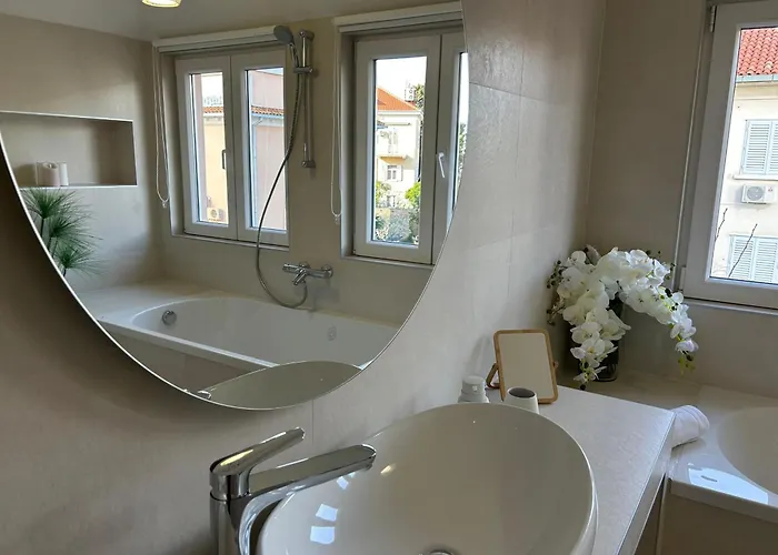 Penthouse Bavis - Brand New Luxurious 3-br - Location In The Center Next To The - Sea View - Buralux Properties 아파트