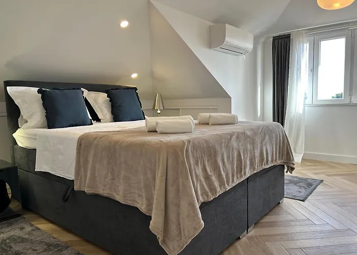 Penthouse Bavis - Brand New Luxurious 3-br - Location In The Center Next To The - Sea View - Buralux Properties *